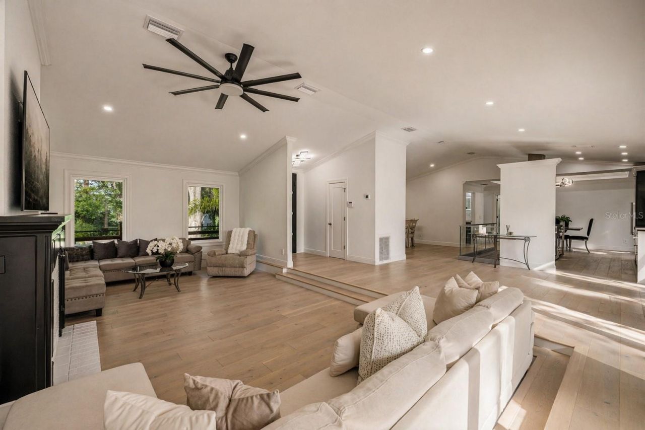 900 Oak Hollow Place, Brandon, FL 33510 Photo