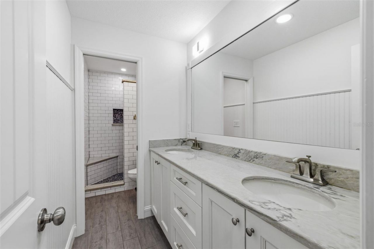 900 Oak Hollow Place, Brandon, FL 33510 Photo