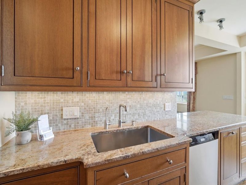 2444 Madison Road, Unit 2002, Cincinnati, OH 45208 Photo 22