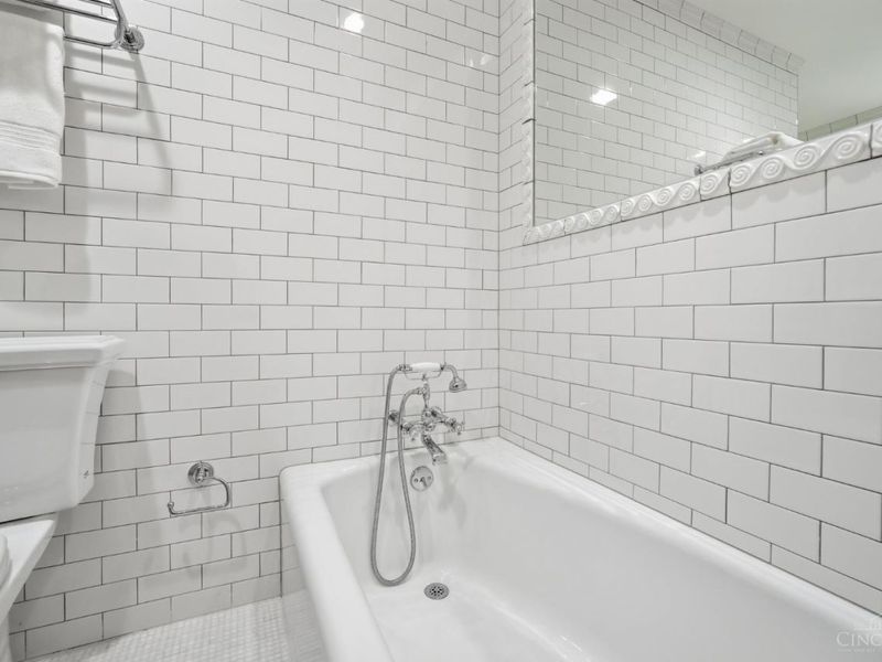 2444 Madison Road, Unit 2002, Cincinnati, OH 45208 Photo 52