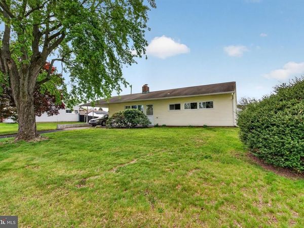 2 SILVER BIRCH LANE , LEVITTOWN, PA 19055