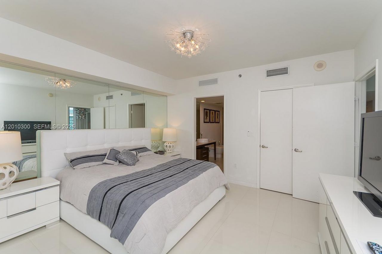 495 Brickell Ave , Unit 3710, Miami, FL 33131 Photo
