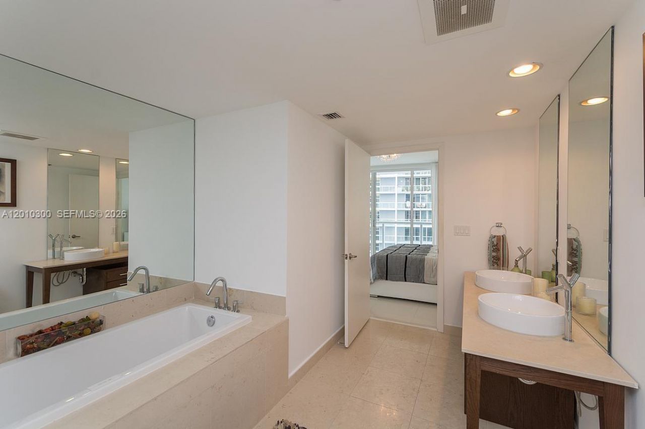 495 Brickell Ave , Unit 3710, Miami, FL 33131 Photo