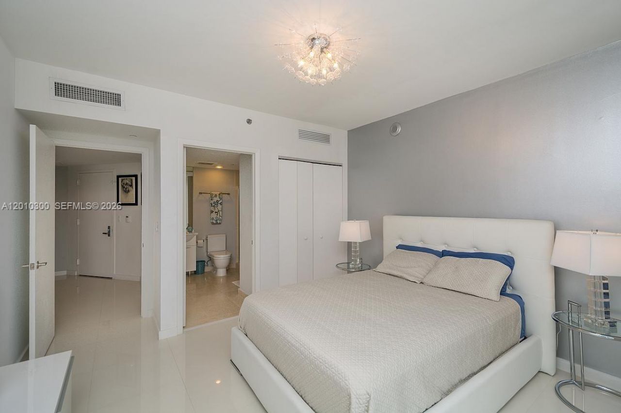 495 Brickell Ave , Unit 3710, Miami, FL 33131 Photo