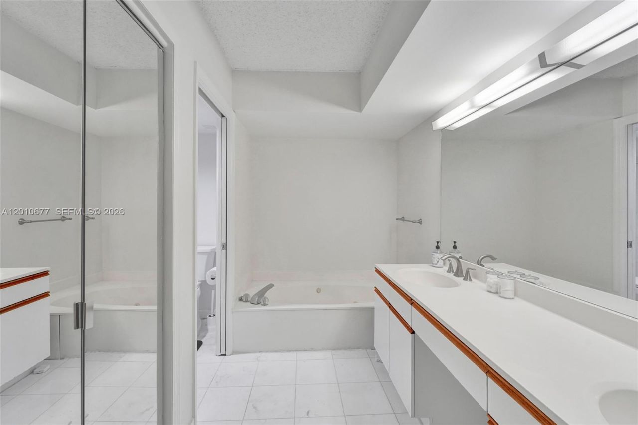 3500 Mystic Pointe Dr , Unit 3302, Aventura, FL 33180 Photo