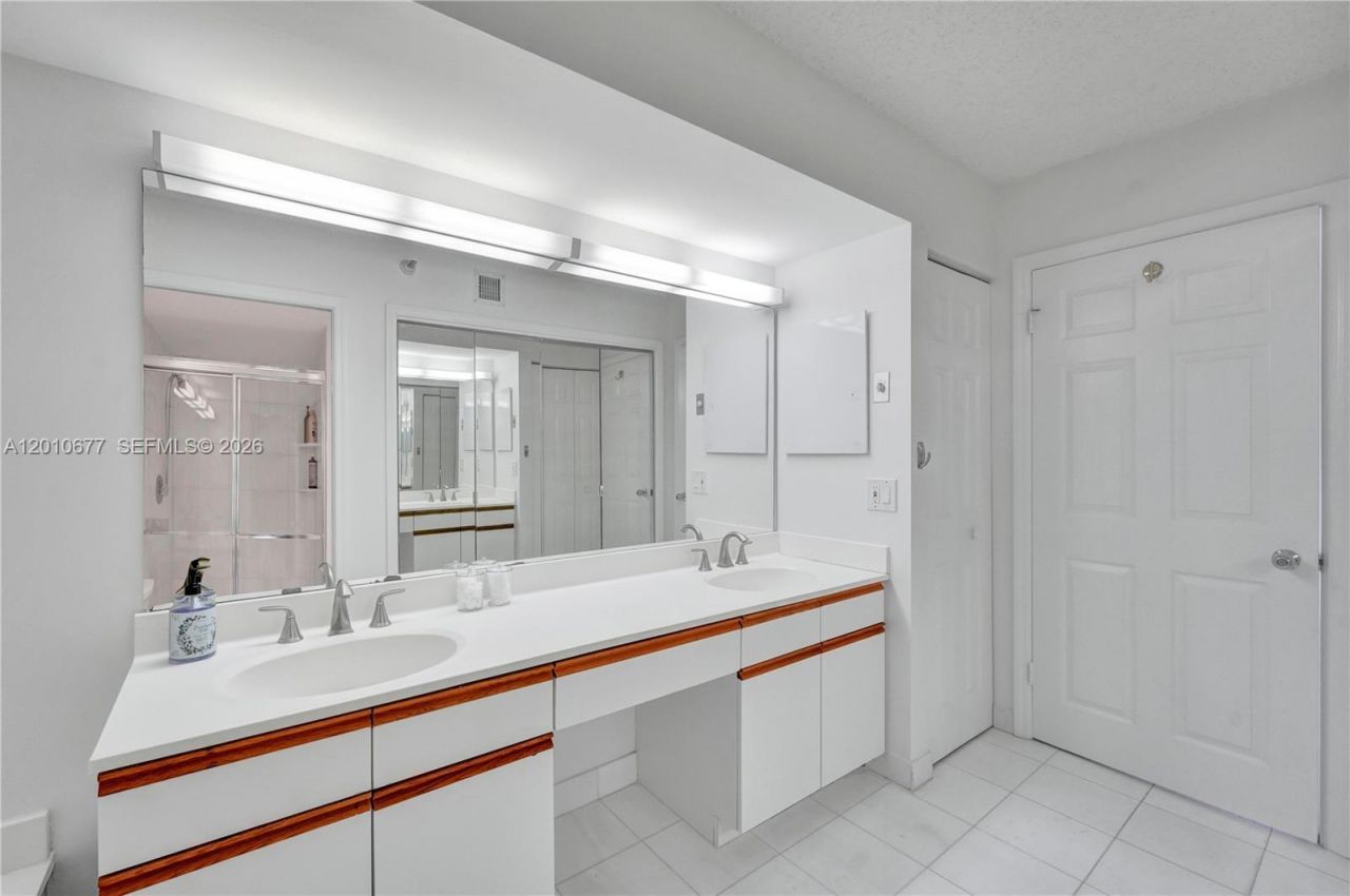 3500 Mystic Pointe Dr , Unit 3302, Aventura, FL 33180 Photo