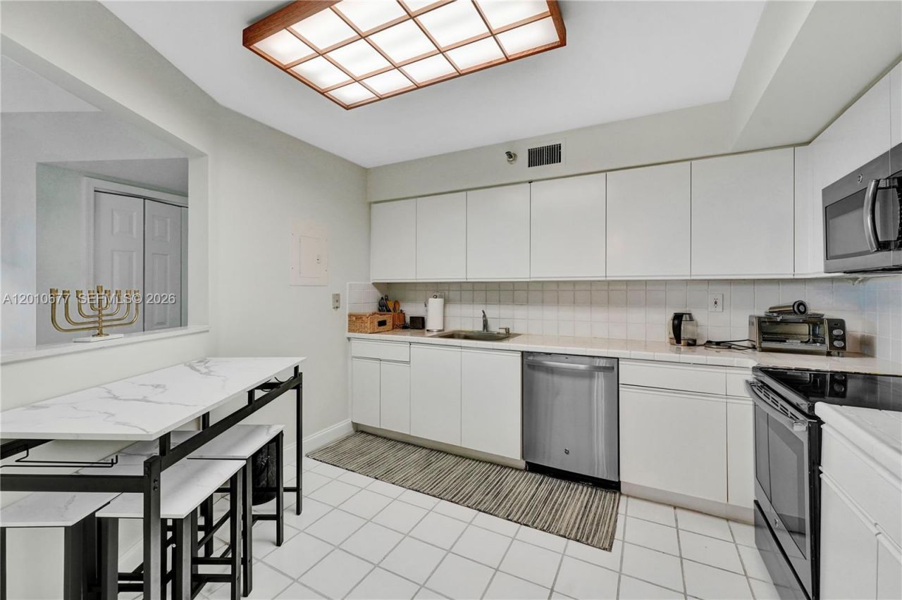 3500 Mystic Pointe Dr , Unit 3302, Aventura, FL 33180 Photo