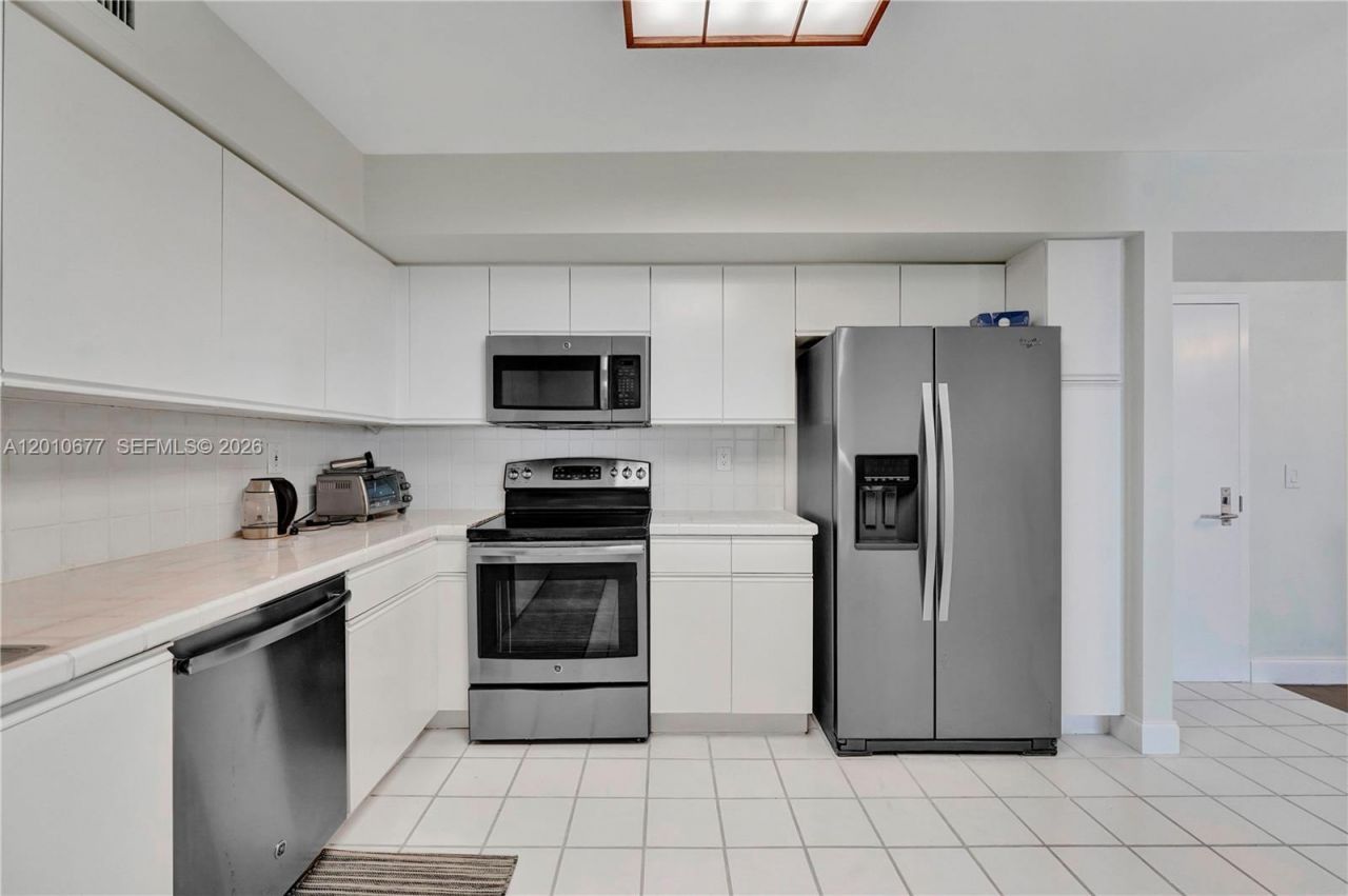 3500 Mystic Pointe Dr , Unit 3302, Aventura, FL 33180 Photo