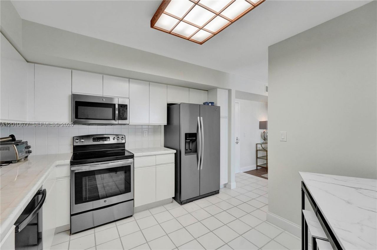 3500 Mystic Pointe Dr , Unit 3302, Aventura, FL 33180 Photo