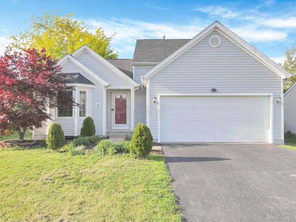 144 Winesap Street , Pataskala, OH 43062