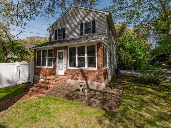 85 E 23rd Street , Huntington Station, NY 11746