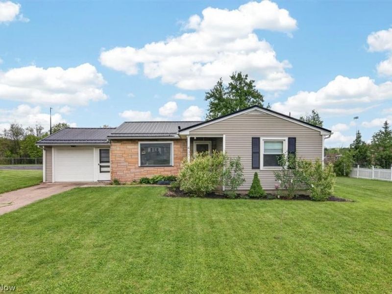 437 E Wilson Avenue , Girard, OH 44420 Photo 1