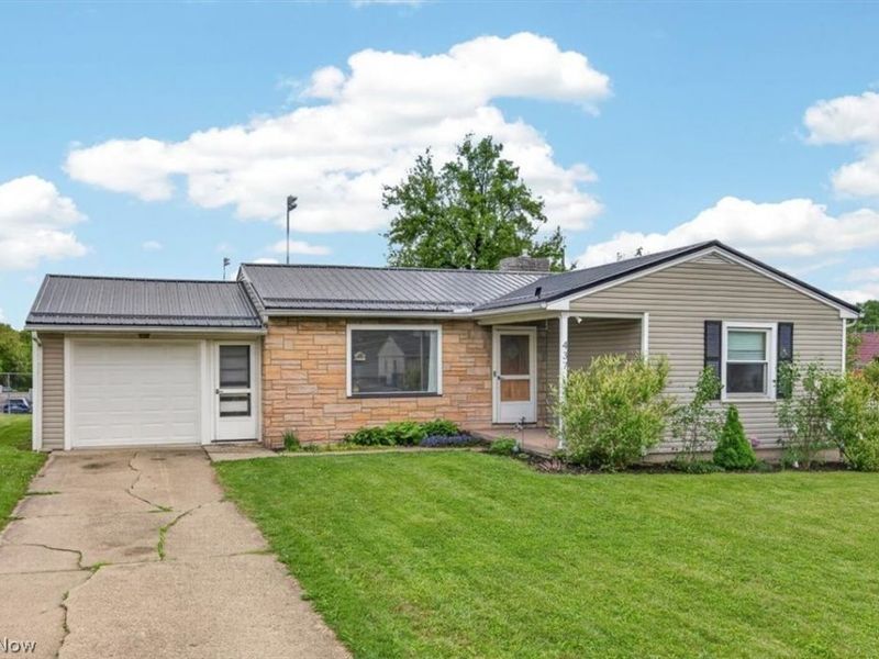 437 E Wilson Avenue , Girard, OH 44420 Photo 2