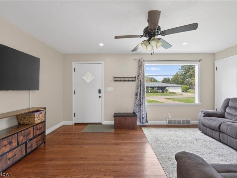 437 E Wilson Avenue , Girard, OH 44420 Photo 5