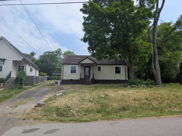 407 W Bend Dr , Nashville, TN 37209