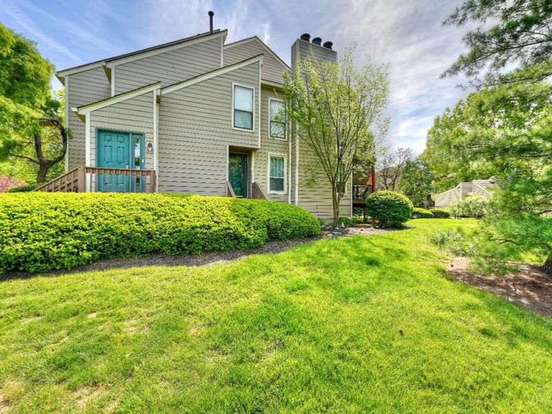 9450 Hunters Creek Drive, Cincinnati, OH 45242 Photo 4