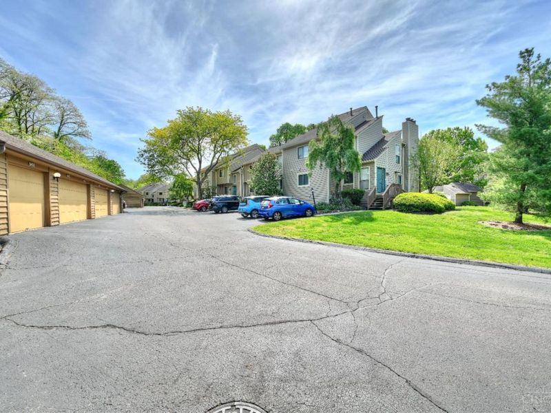 9450 Hunters Creek Drive, Cincinnati, OH 45242 Photo 6
