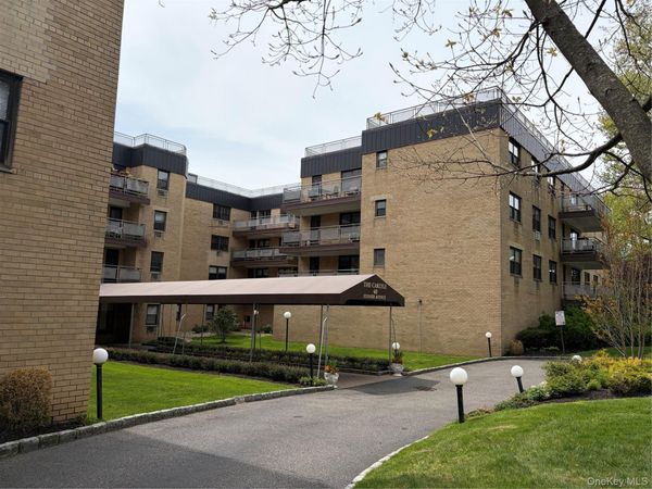 40 Stoner Avenue, Unit 1D, Great Neck Plaza, NY 11021