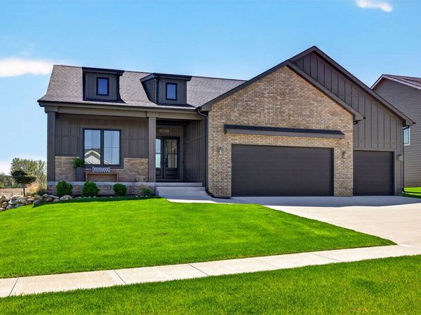 11128 Westport Drive, West Des Moines, IA 50266