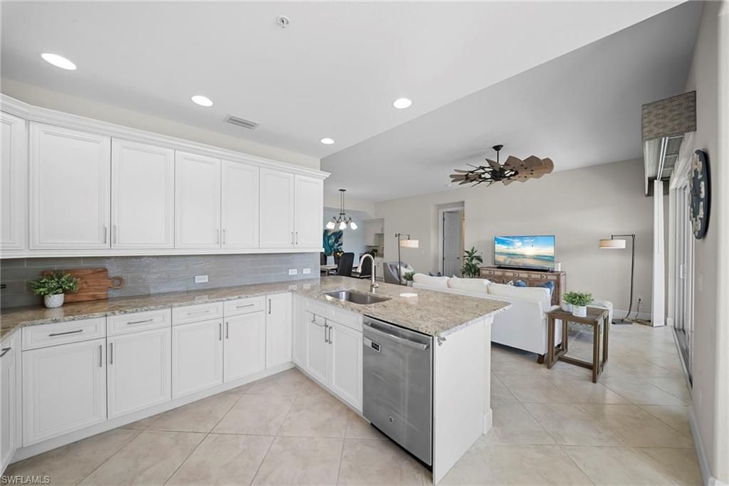 8030 Signature Club Cir, Unit 102, Naples, FL 34113 Photo