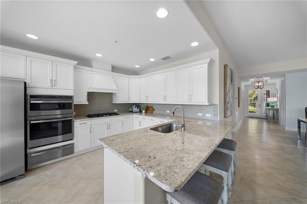 8030 Signature Club Cir, Unit 102, Naples, FL 34113 Photo