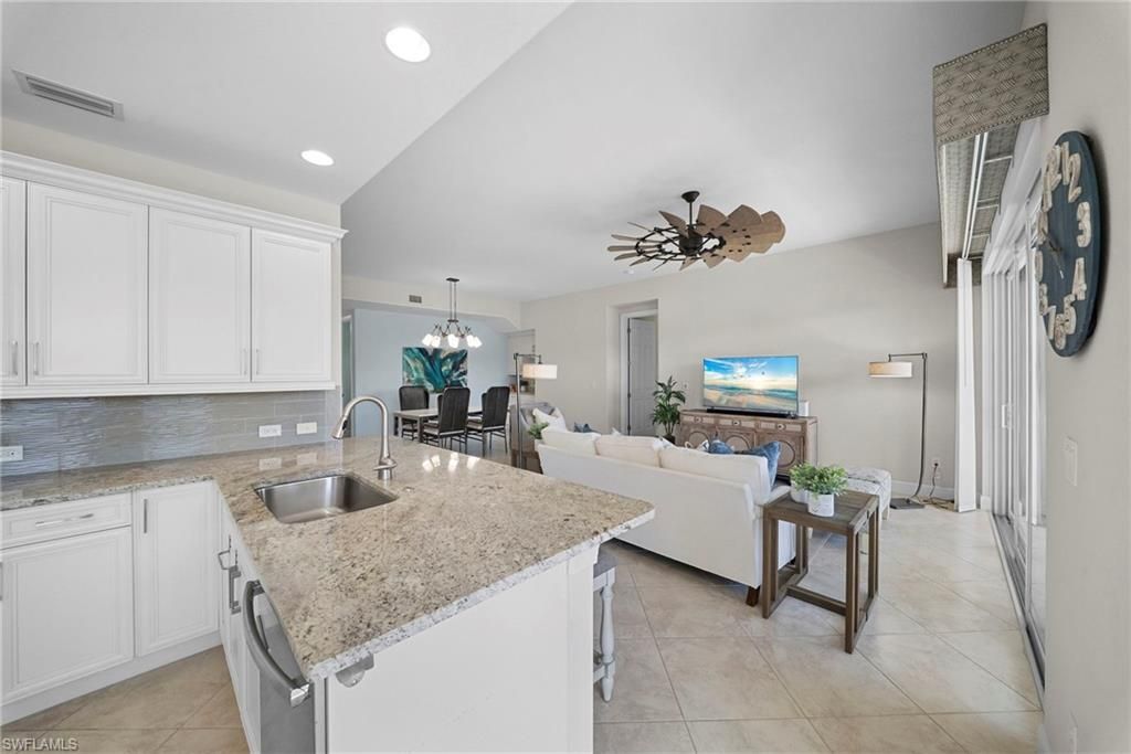 8030 Signature Club Cir, Unit 102, Naples, FL 34113 Photo