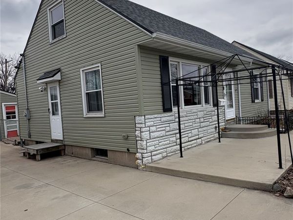 1421 9th St NW, Cedar Rapids, IA 52405