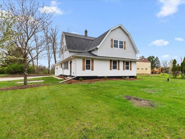 2185 E Newark Dr, Trenton, WI 53090