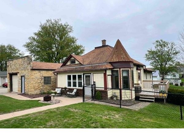 203 Main Street, Ridgeway, WI 53582