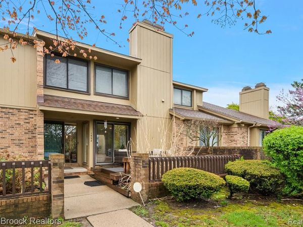 1592 S Hill Circle, Bloomfield Hills, MI 48304