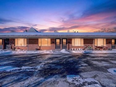 23 W Burdick Street, Oxford Vlg, MI 48371
