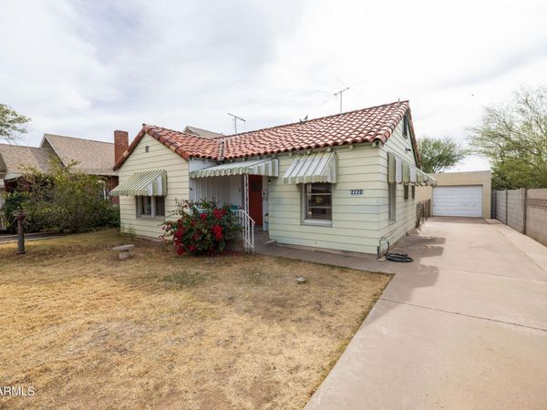 2220 N EDGEMERE Street, Phoenix, AZ 85006