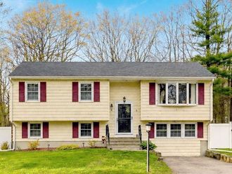 8 Bicknell St Foxboro, MA 02035