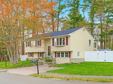 8 Bicknell St, Foxboro, MA 02035