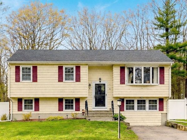 8 Bicknell St, Foxboro, MA 02035