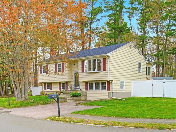 8 Bicknell St, Foxboro, MA 02035