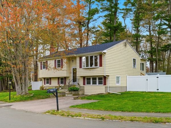 8 Bicknell St, Foxboro, MA 02035