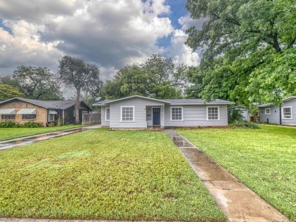 832 Maple St, Uvalde, TX 78801