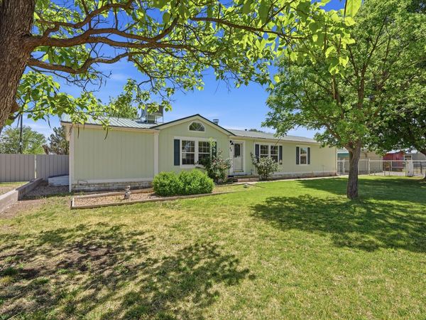 8 Phillips Drive , Los Lunas, NM 87031