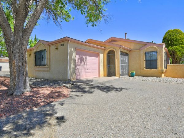1616 Hollyberry Drive NE, Rio Rancho, NM 87144