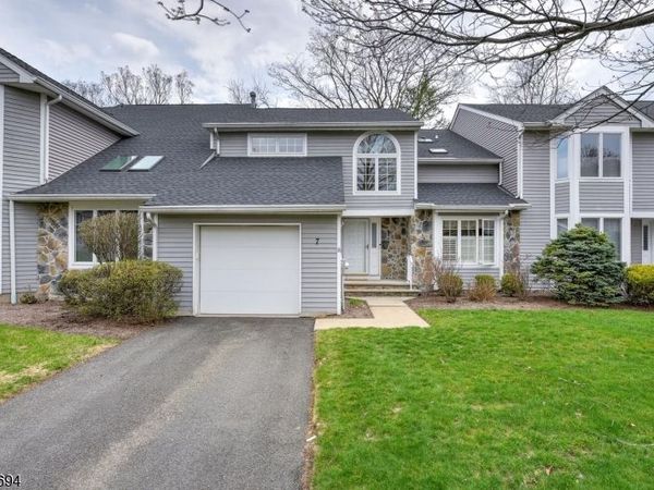 7 Matthew Rd, Wayne, NJ 07470