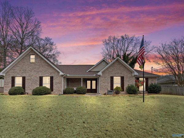 5301 Jefferson Circle, Guntersville, AL 35976