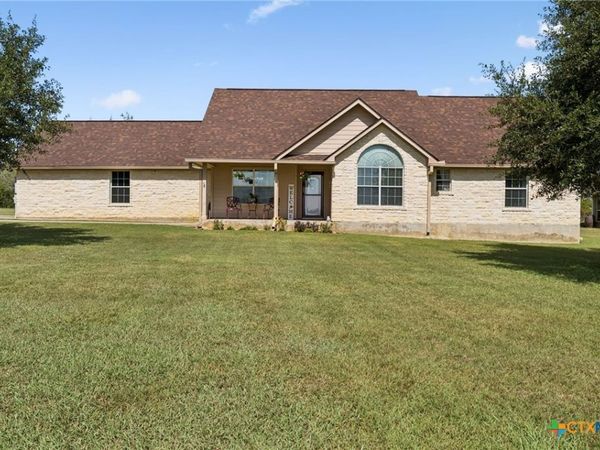 175 Creekwood Drive, Gonzales, TX 78629