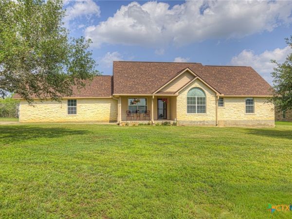 175 Creekwood Drive , Gonzales, TX 78629
