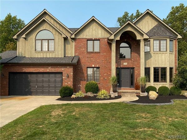 270 Woodstream Drive, Grand Island, NY 14072