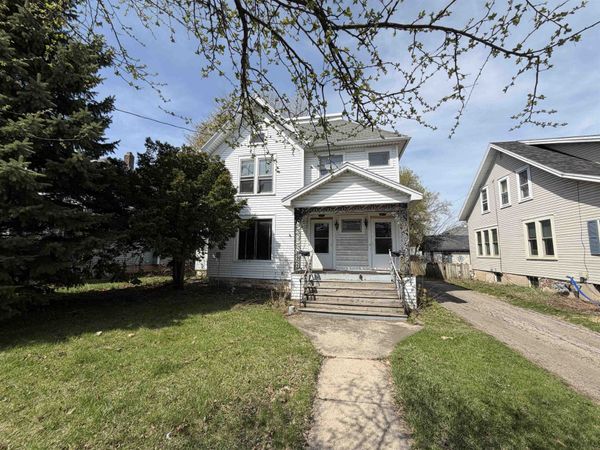 60-62 Tayco Street, Menasha, WI 54952