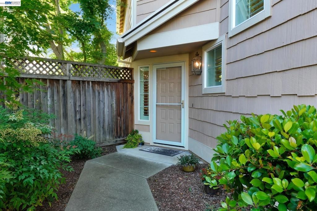 415 Orchard View Ave, Martinez, CA 94553 Main Photo