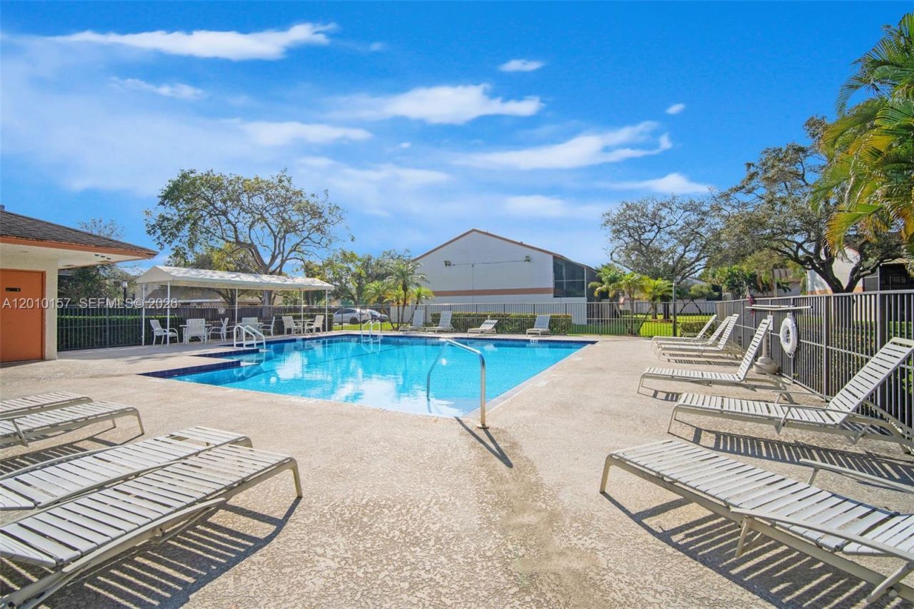 4250 SW 70th Ter, Unit ., Davie, FL 33314 Photo