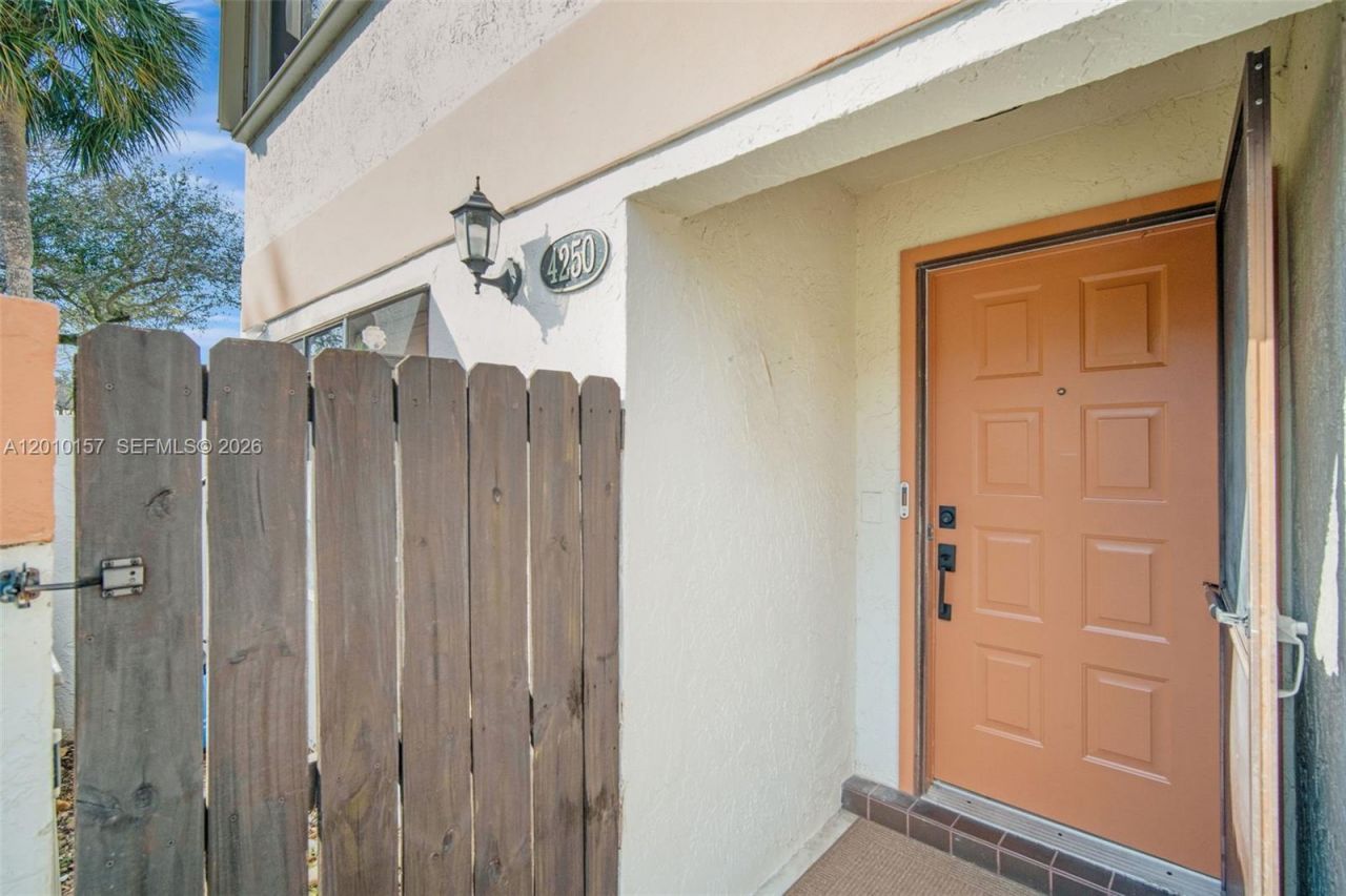 4250 SW 70th Ter, Unit ., Davie, FL 33314 Photo