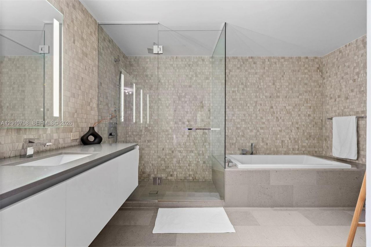 88 SW 7th St , Unit 809, Miami, FL 33130 Photo